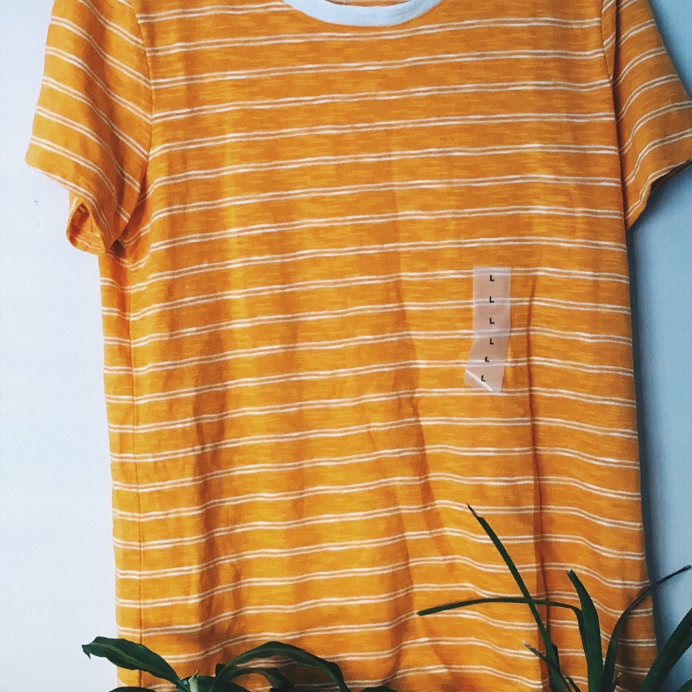 Yellow and white striped tee✨